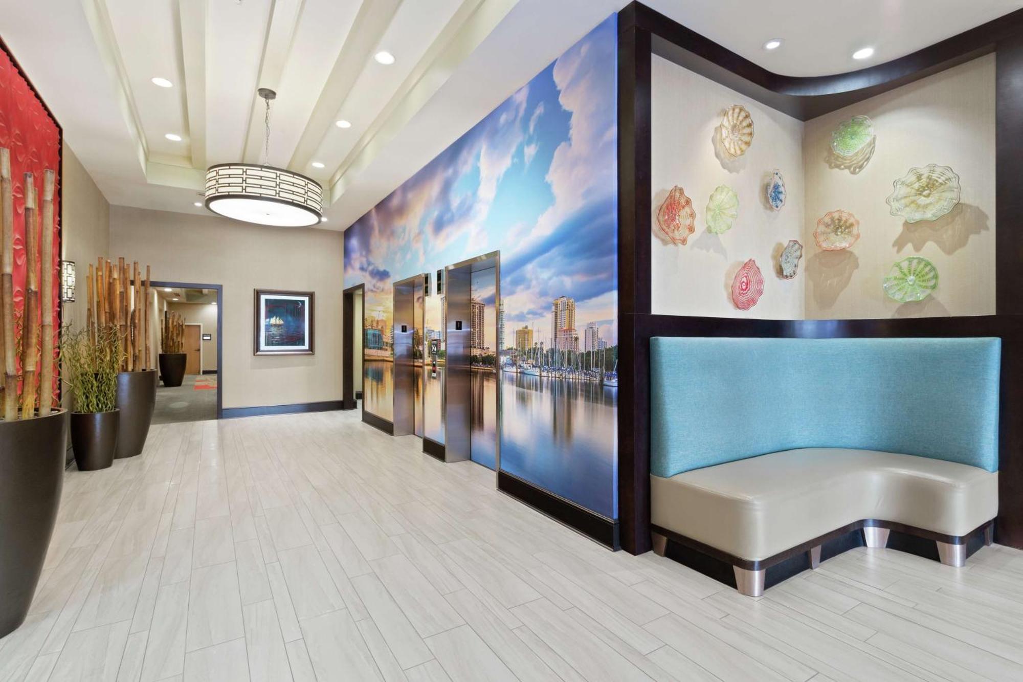 Hampton Inn & Suites St. Petersburg/Downtown Exteriör bild