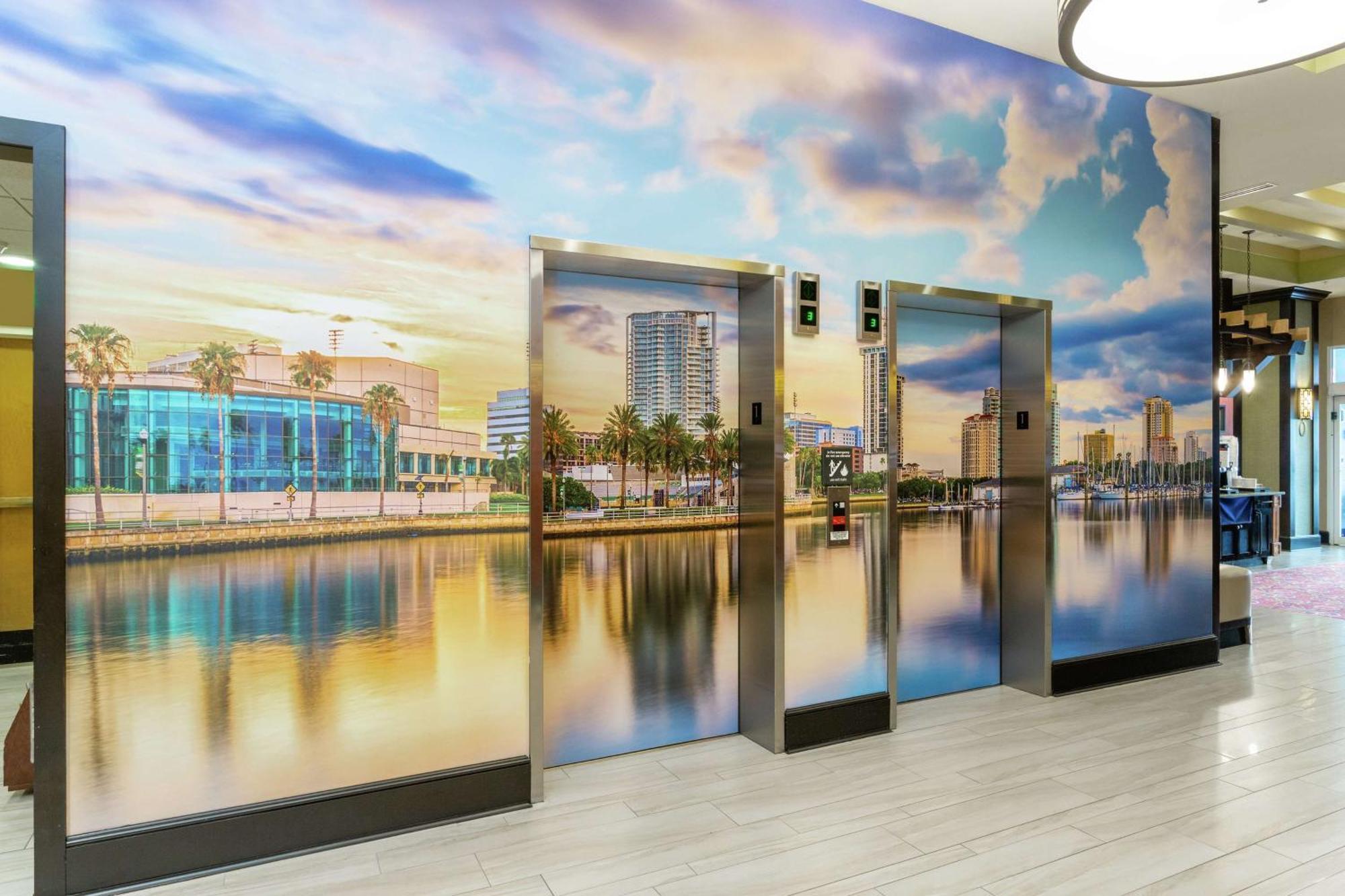 Hampton Inn & Suites St. Petersburg/Downtown Exteriör bild