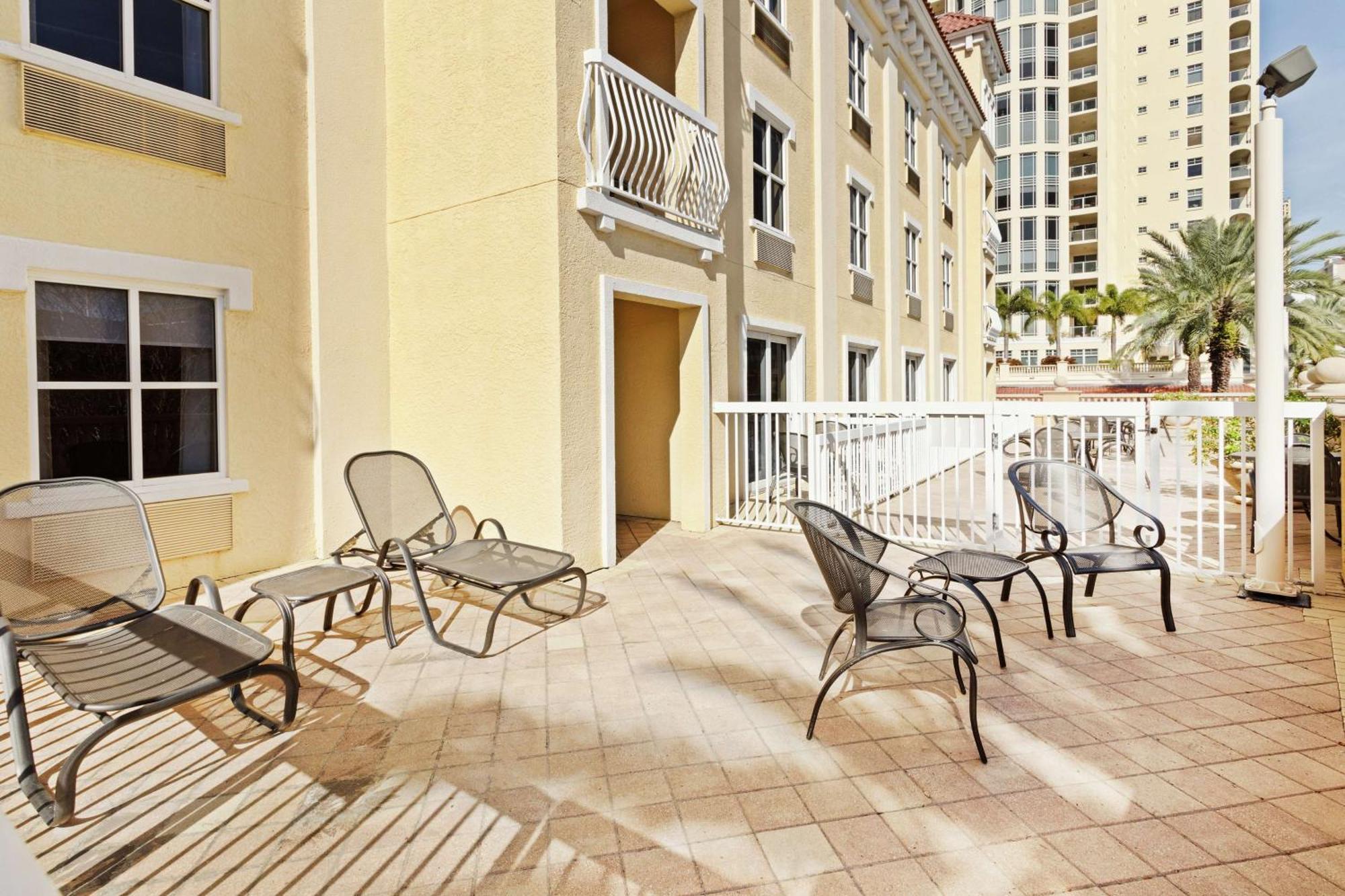 Hampton Inn & Suites St. Petersburg/Downtown Exteriör bild